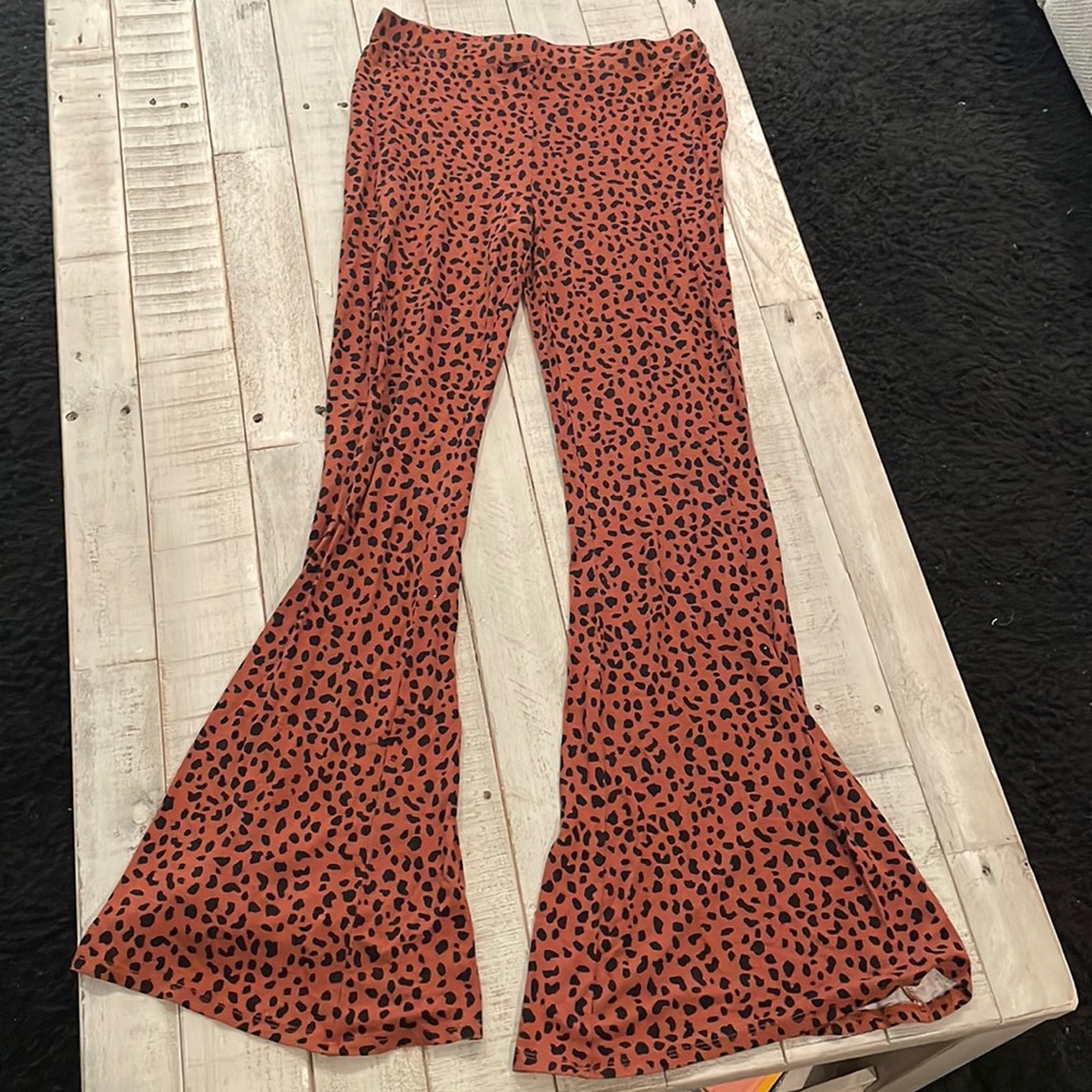 Bell bottom cheetah print leggings Animal print
